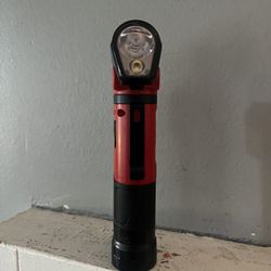 Milwaukee 500 Lumens LED Pivoting REDLITHIUM USB Flashlight
