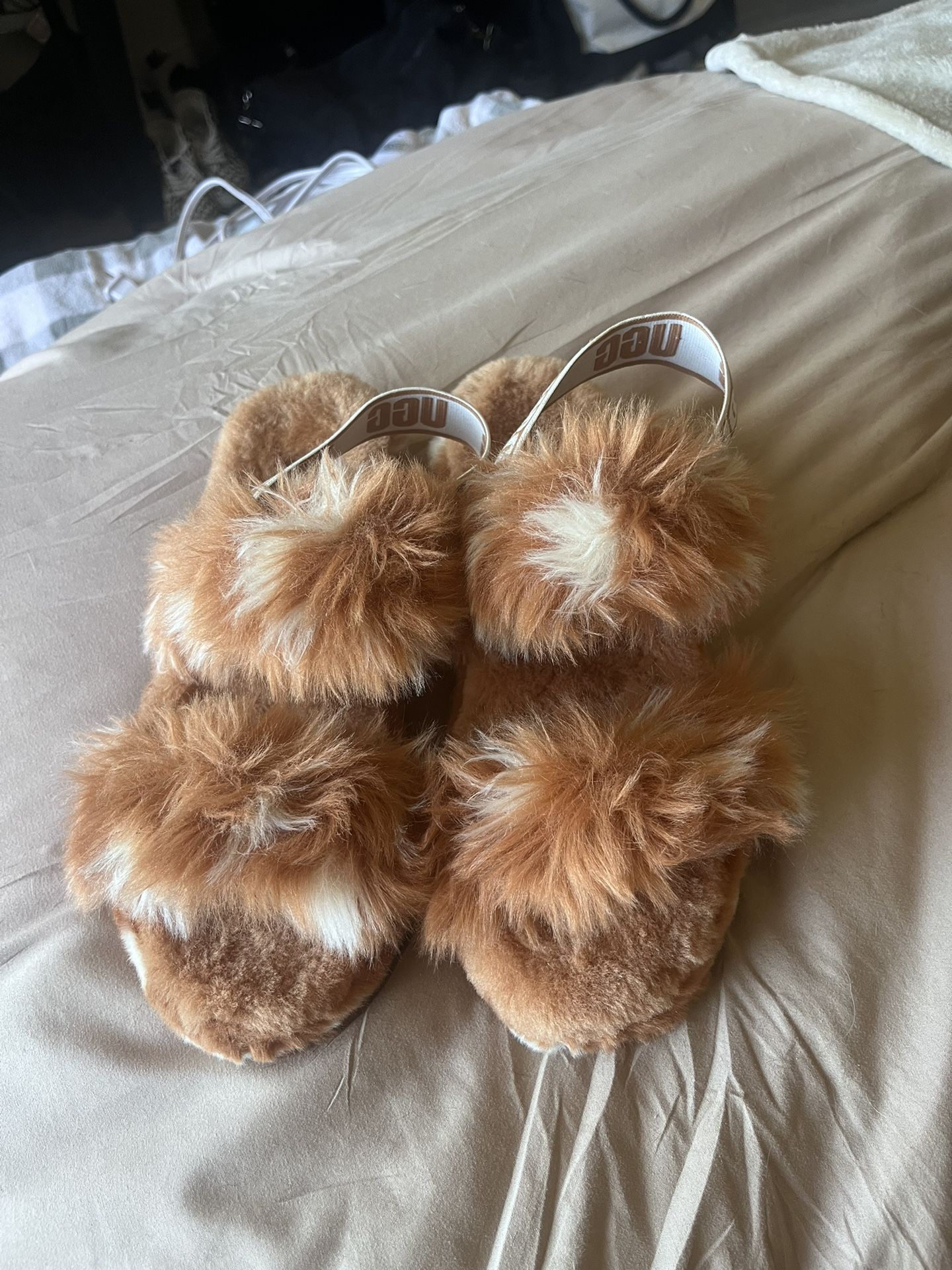 Ugg Slippers Size: Woman’s 9