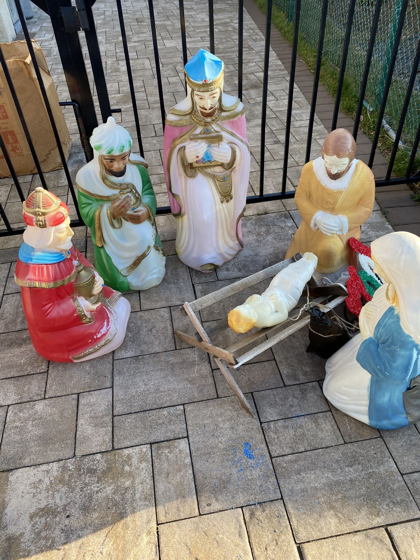 Six piece blow mold nativity set plus manger for Sale in Syosset, NY