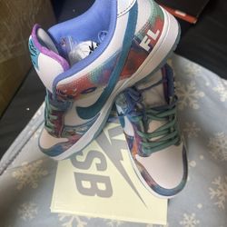 NIB NIKE DUNKS 