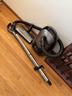 Canister Vacuum Maytag Legacy Series 12 Ampere - Allergy Filtration