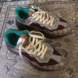 Size 9 Men Very Nice Sneakers USED Bought Them In An Auction  Too Tight For Me Read Description 