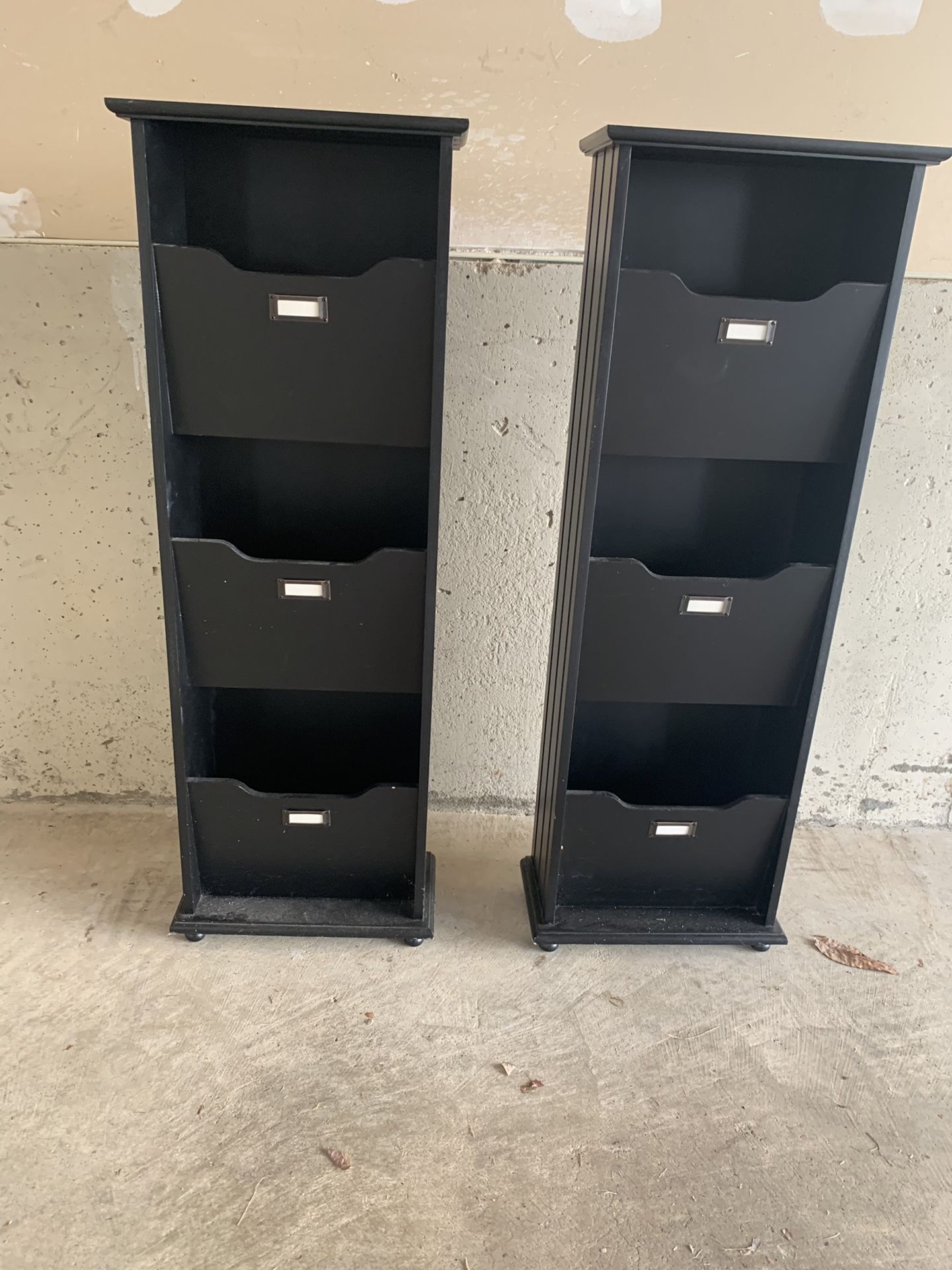 2 book shelves