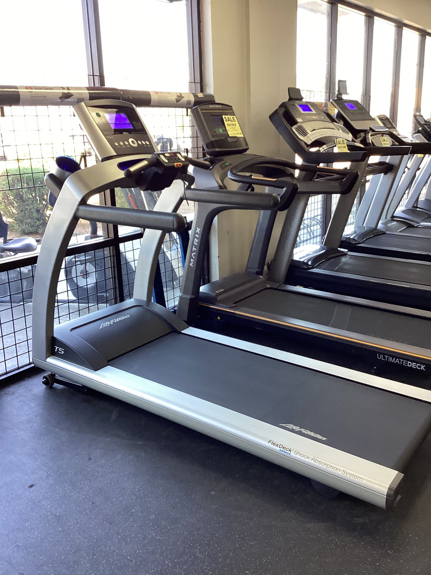 Life Fitness T5 Heavy Duty Folding Treadmill With Warranty MSRP $5000