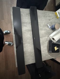 Bose 700 Soundbars + Two Controllers.