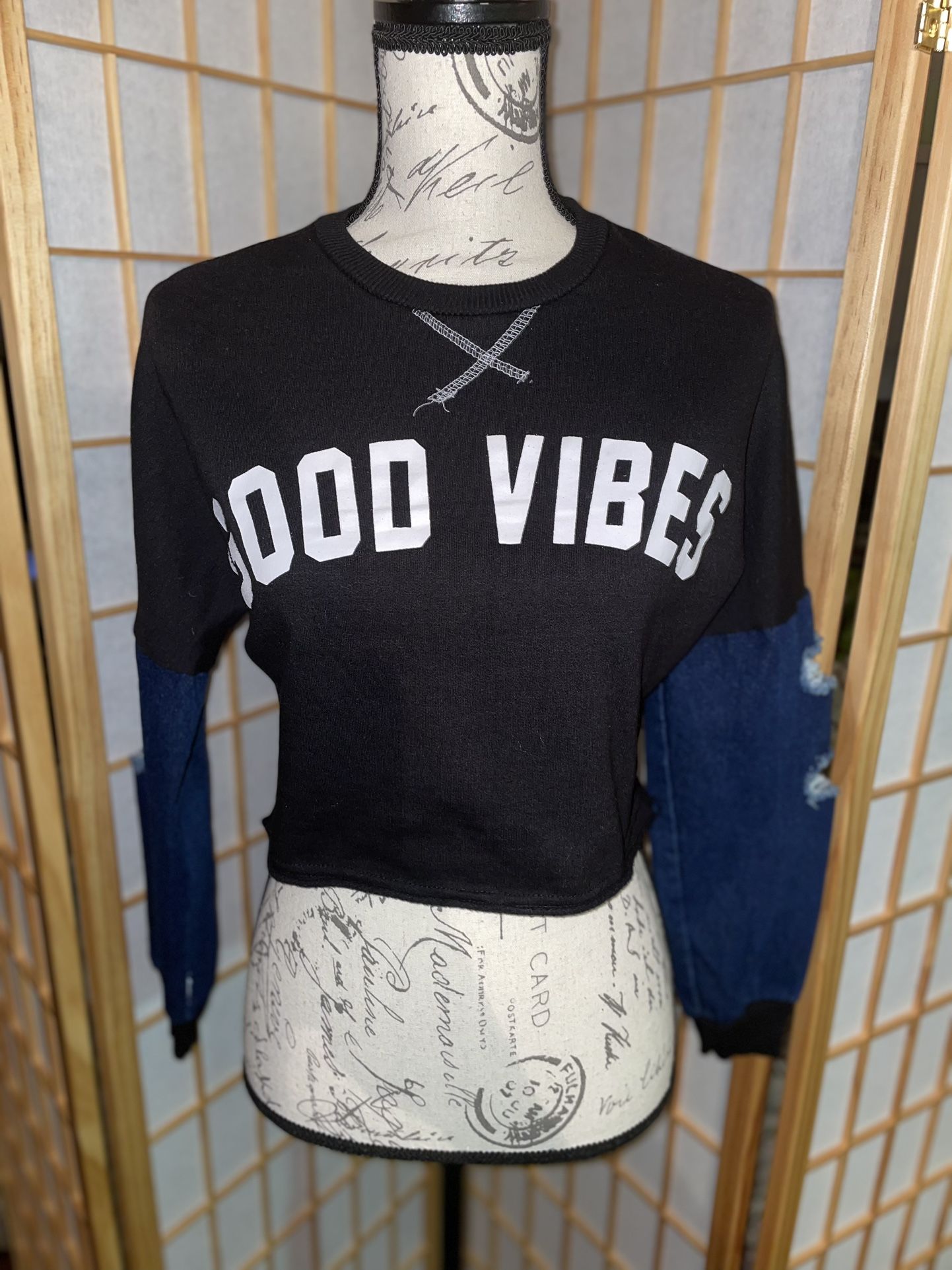 Women’s Good Vibes logo long sleeve sweatshirt