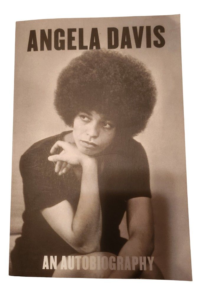 Angela Davis: An Autobiography - Davis, Angela Y. Good, Paperback

