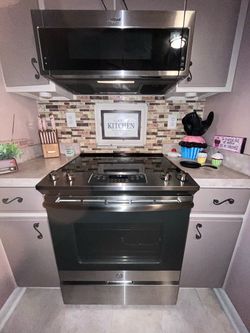 GE 4 burner Electric Stove