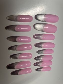 Press On 2L Nails. Read description