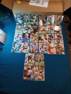 28 NFL Football Trading Cards Lot
