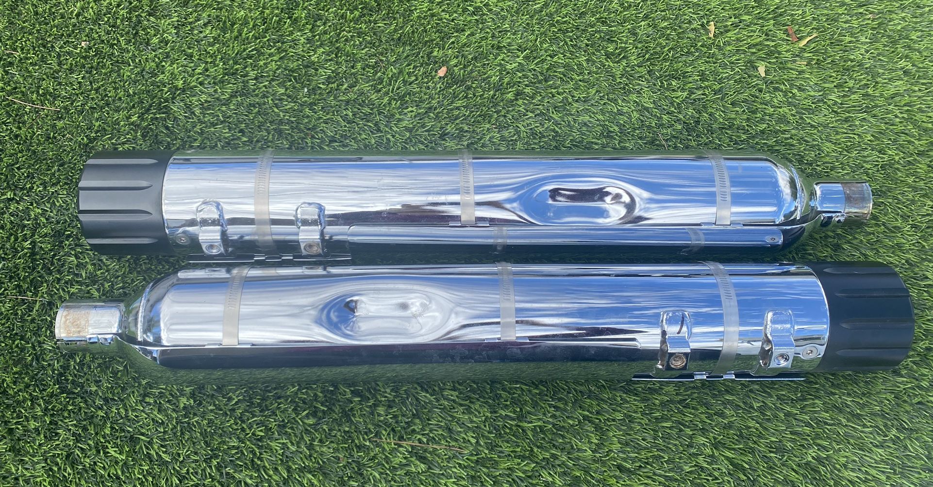 Harley-Davidson Touring Chrome Mufflers With end Caps