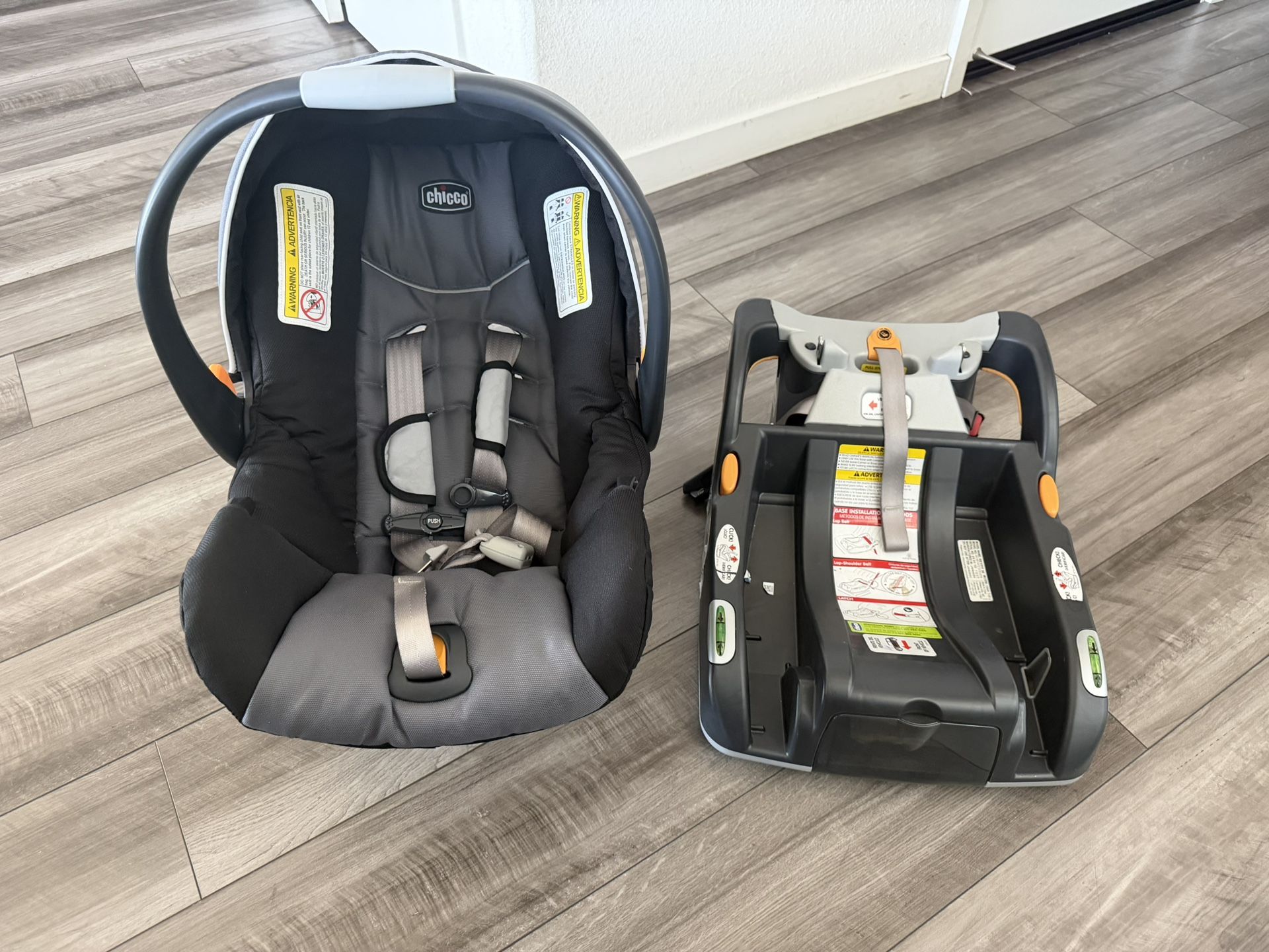 Chicco Keyfit 30 Infant Car Seat and Base
