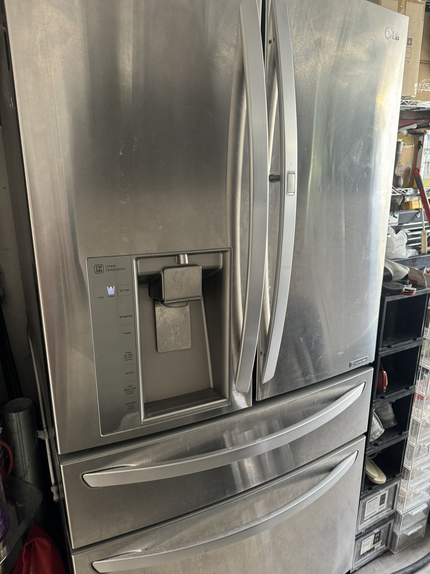 LG Refrigerator (READ DESCRIPTION)