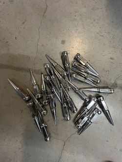 Spike Lug Nuts