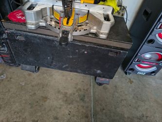 32" tool box