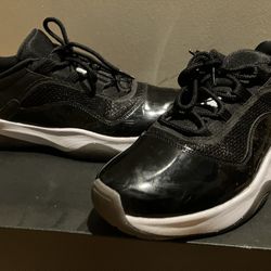 AIR JORDAN 11 CMFT LOW