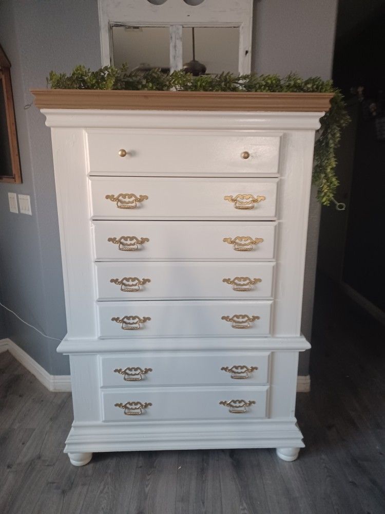 Tall dresser 7 drawers