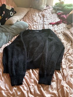 Black Fashion Nova knit crewneck sweater size L