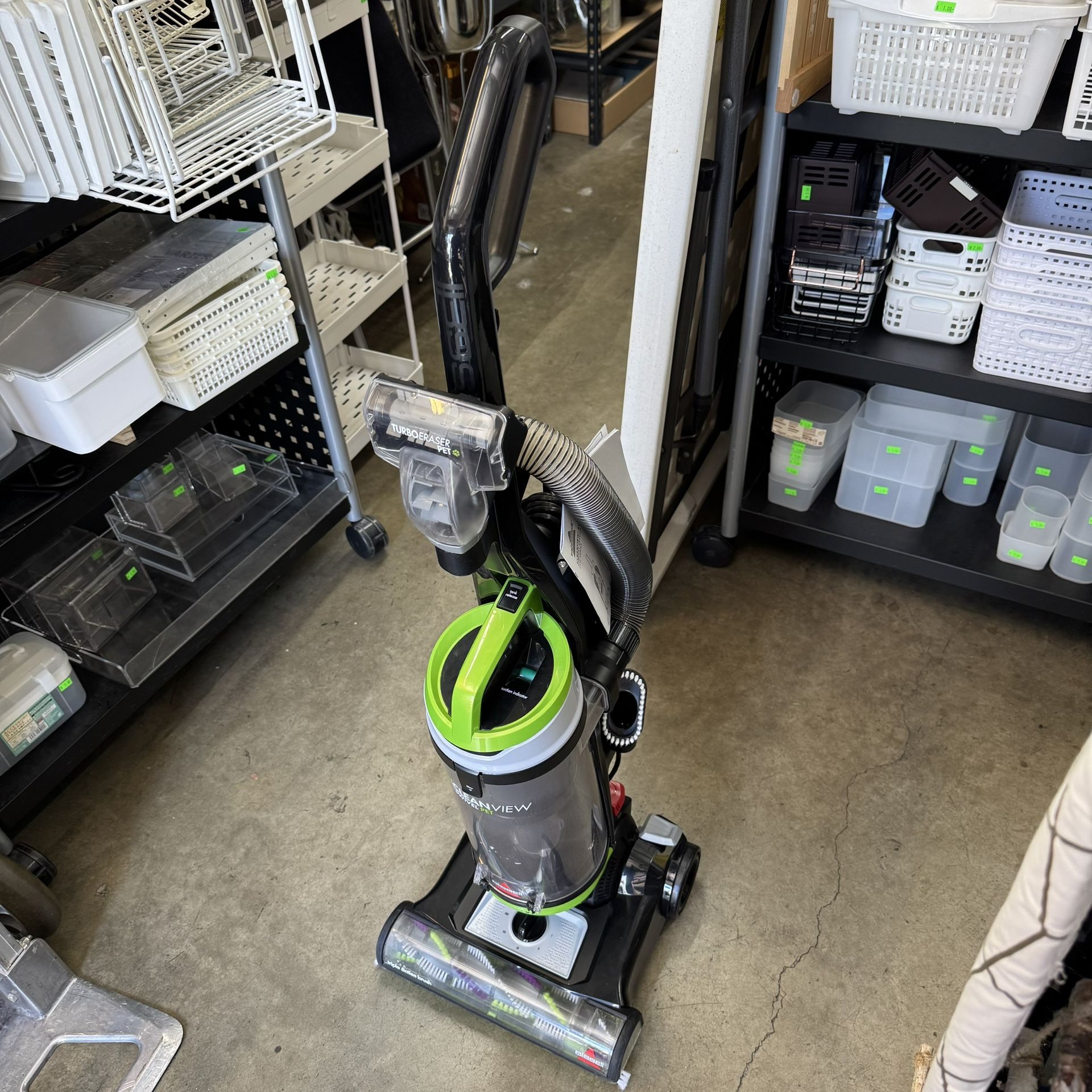 BISSELL 2316 Swivel Pet Vacuum Cleaner Very Clean and Excellent Condition Like New 