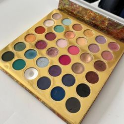 Doja Cat Mega Eyeshadow Palette