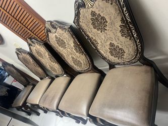 Dining room furniture American signature set of 6 good quality furniture.