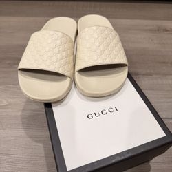 Womens Ivory Gucci Microguccissima Slides