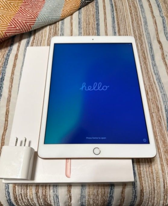 Apple iPad (7th Generation) WiFi 32GB Gold Excellent Condition