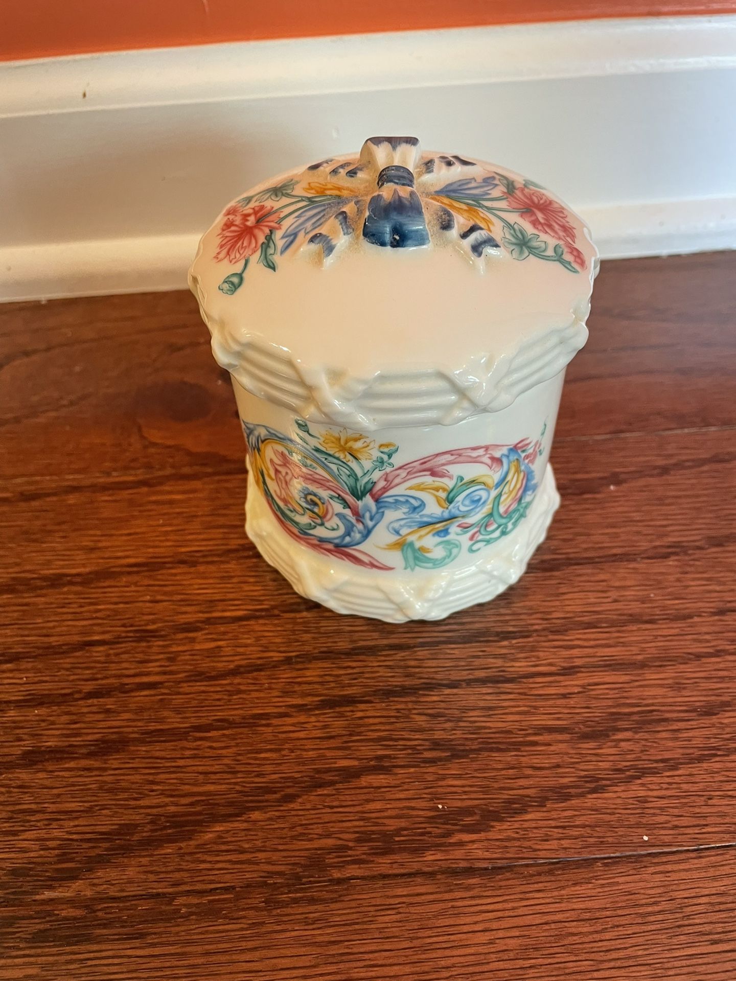 Trianon Bath Royal Palais De Versailles-tall jar with lid