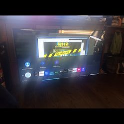 55 Samsung Smart Television Model TU 7000,model 2022, Remote And Feet Included.