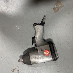 ~ NEW Campbell Hausfeld TL-1002 1/2" Impact Wrench