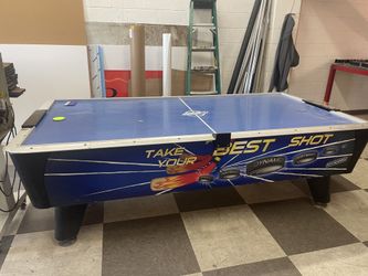 Air hockey table
