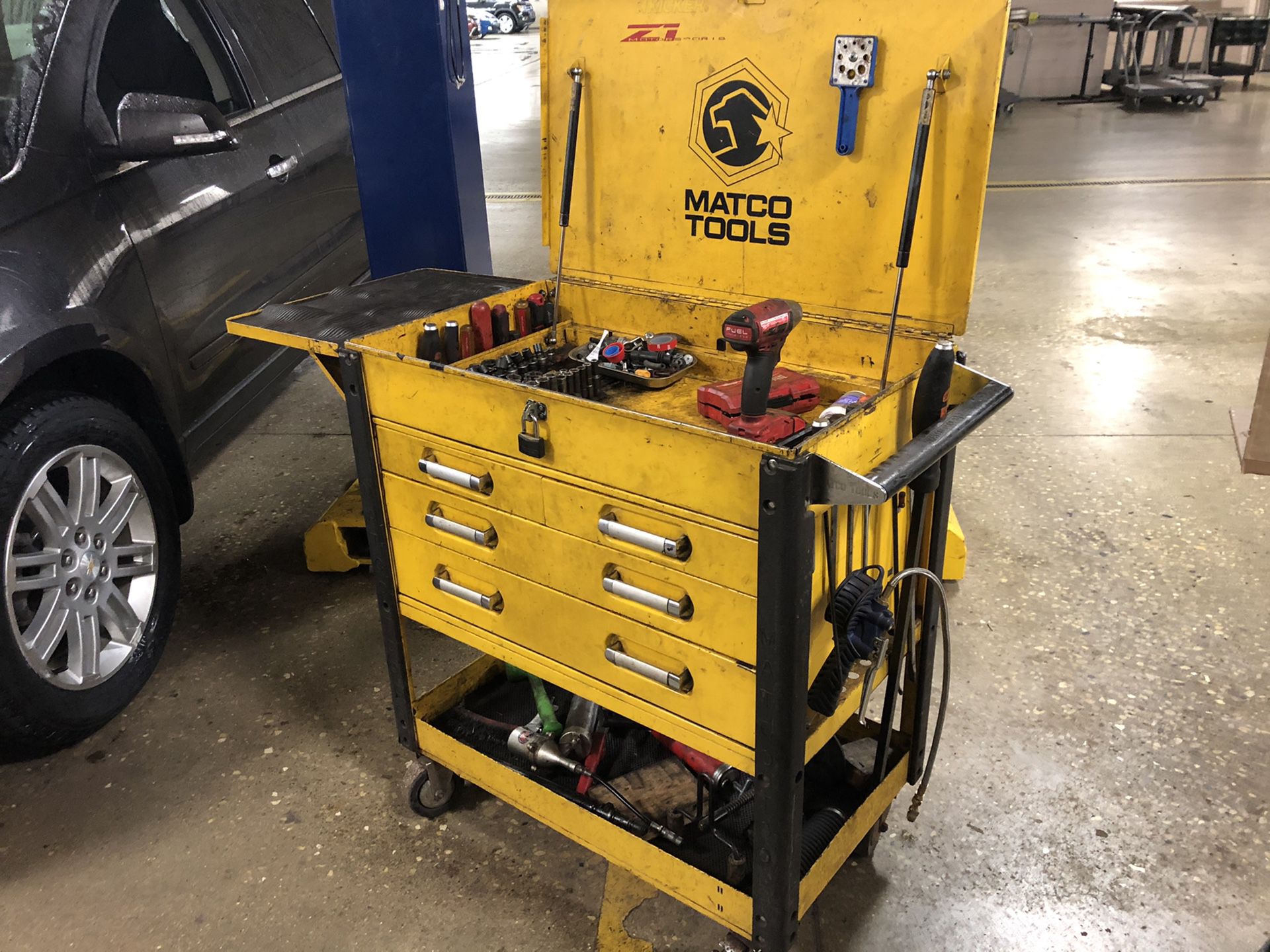 Matco toolbox with hutch and matco cart 3000$ OBO