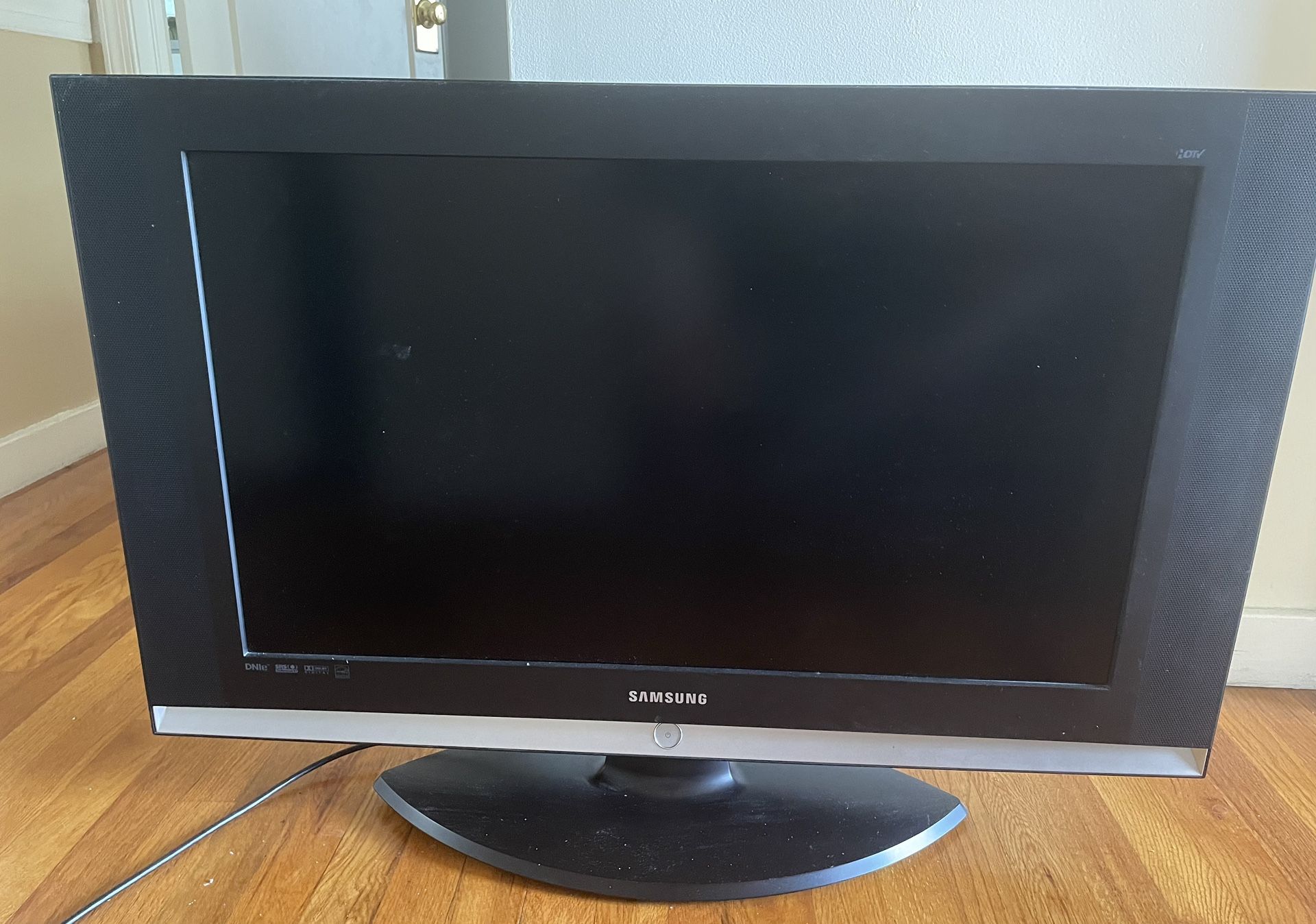 Old School 32” Flat Screen TV