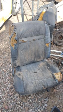 Hot rod muscle car low back bucket seats