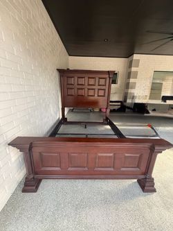 Tall Queen bed frame solid 🪵, classic 💰