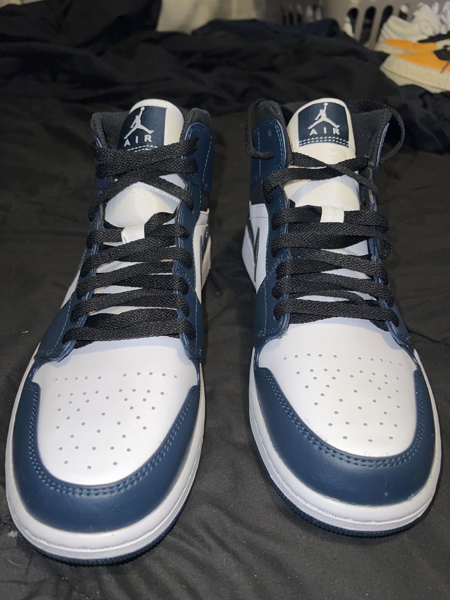 Air Jordan 1 Mid Armory Navy