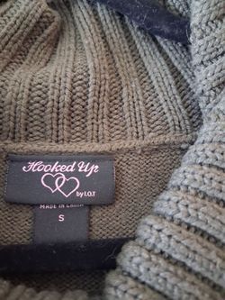 Hooked Up by I.O.T Knit Sweater Size Small