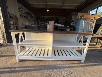 Brand new tv stand,can deliver
