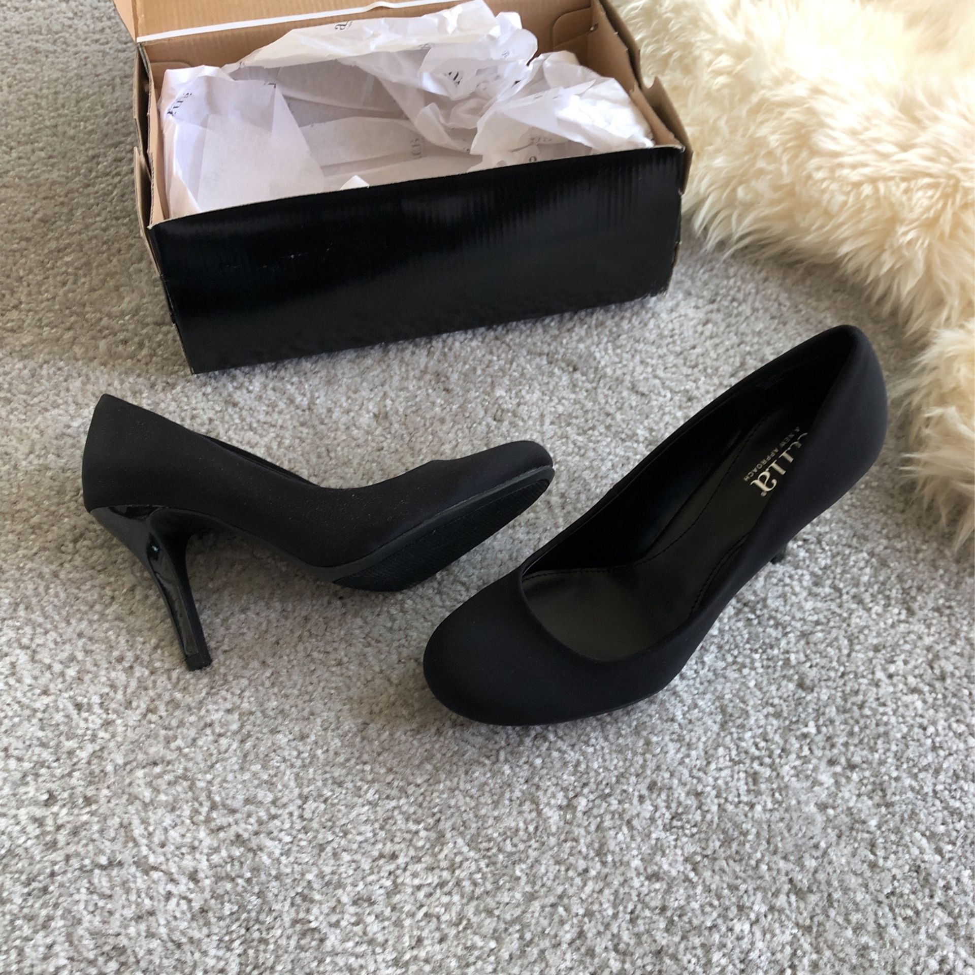 Women’s Black High Heel Pumps - Size 8 