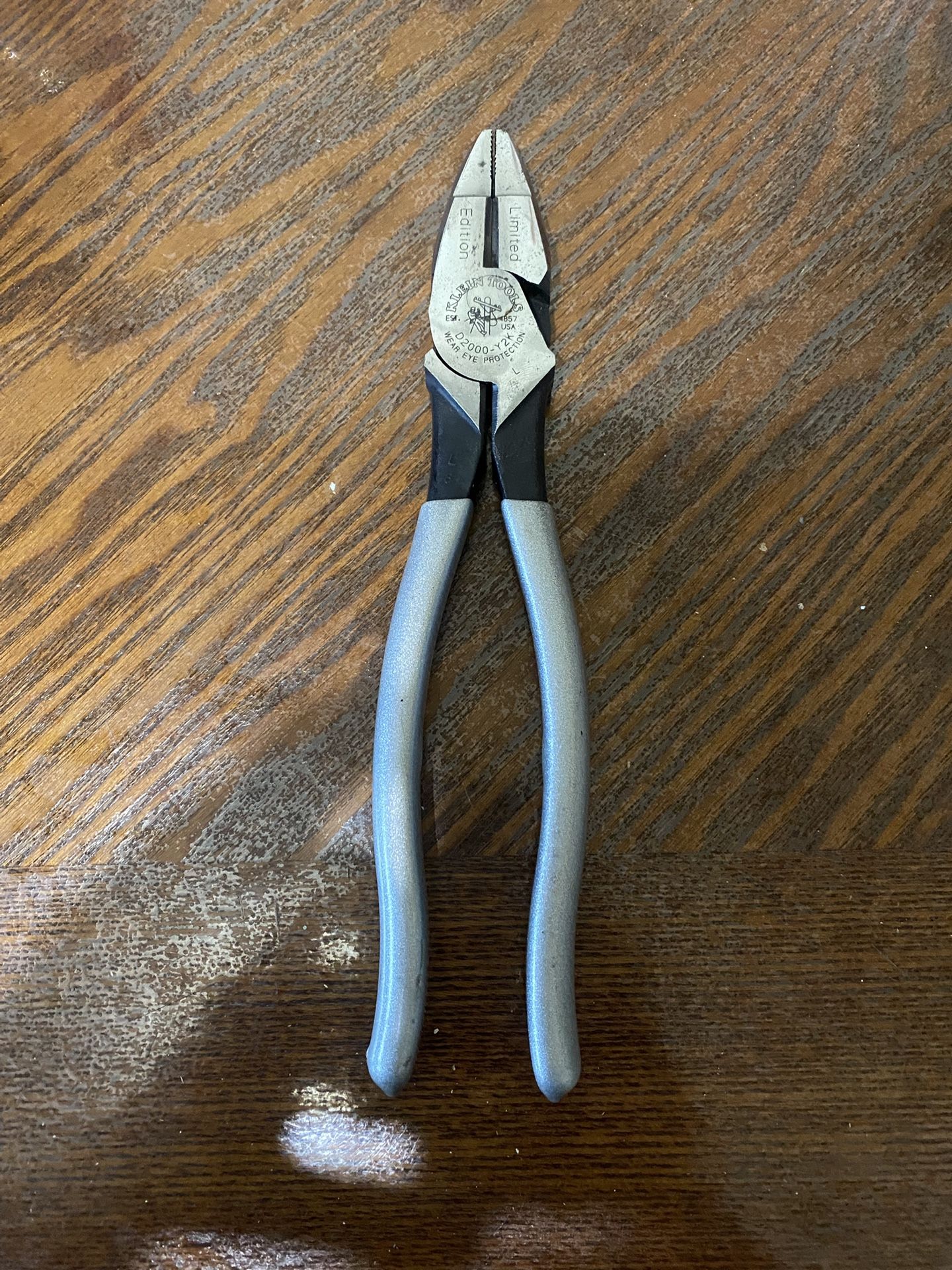 Klein Tools Limited Edition D2000 Lineman Pliers