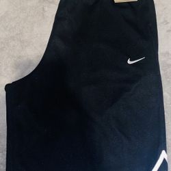 BRAND NEW MENS NIKE BASKETBALL SHORTS -  SIZE : MEDIUM