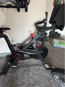 Peloton bike- like new