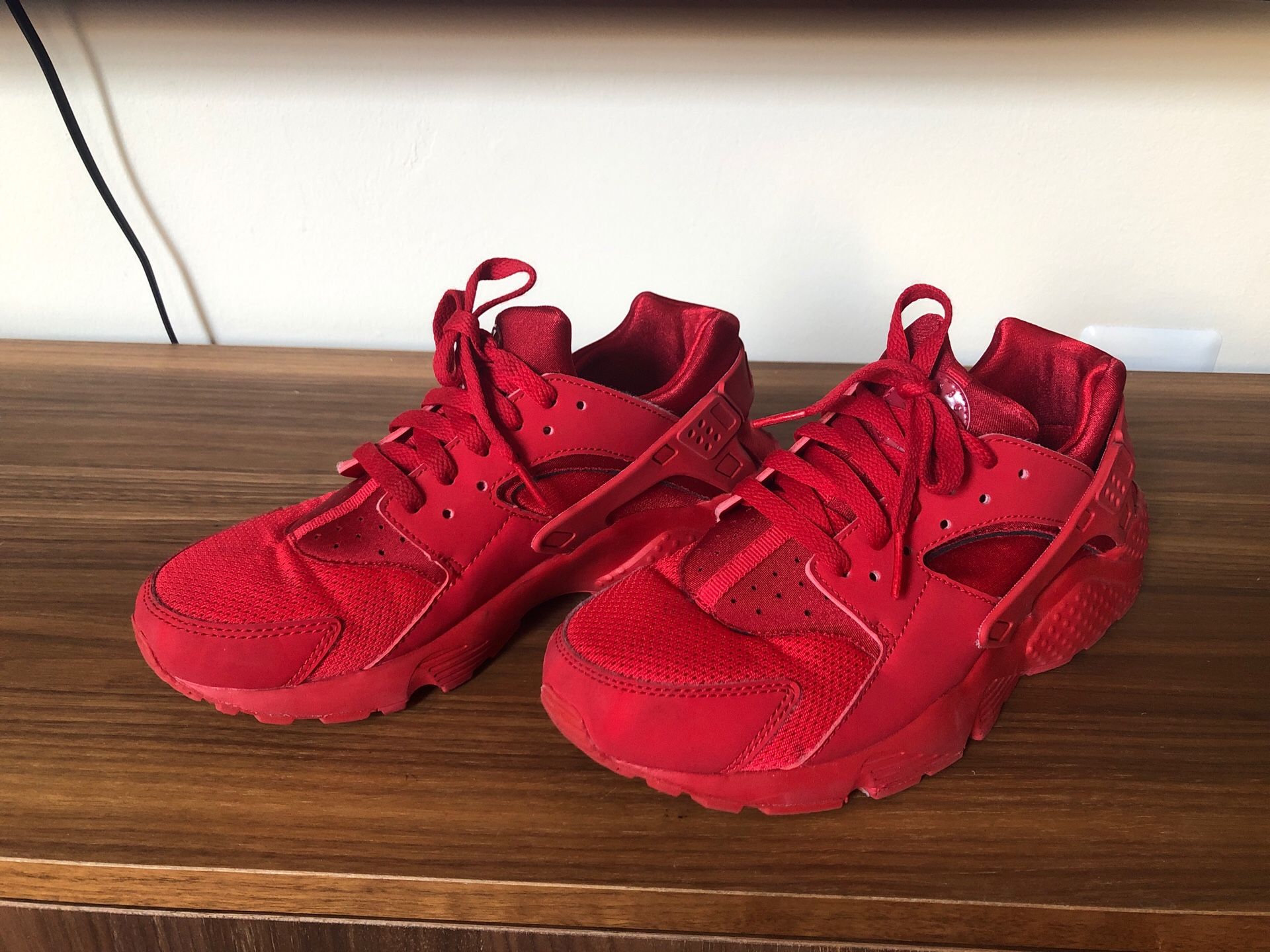 Red Nike Huaraches Women’s 7.5