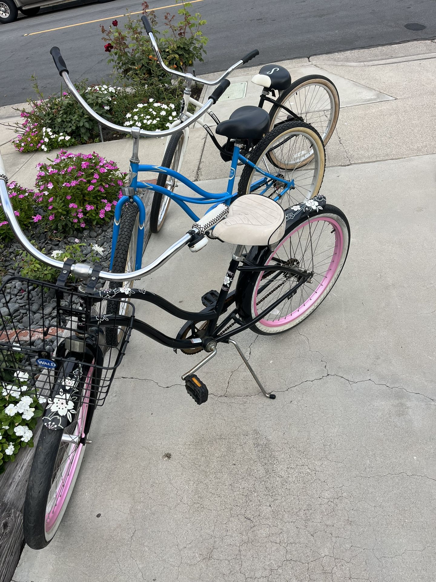 3 Women’s Cruisers Bikes