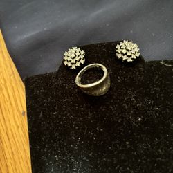 Cluster Diamond Post And Silver Plain Ring.