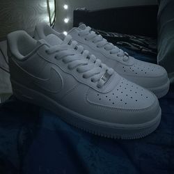 White Nike Airforce 1’s