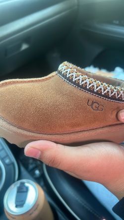 pair ugg slips baby size. 7