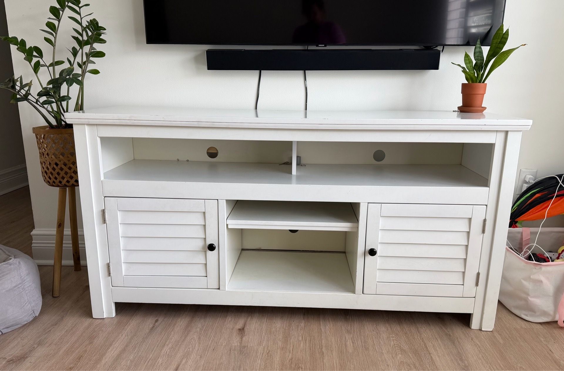 Tv console
