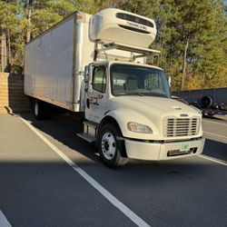 2014 Freightliner M2 106 24ft Reefer