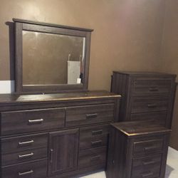 4 Piece Brown Bedroom Set